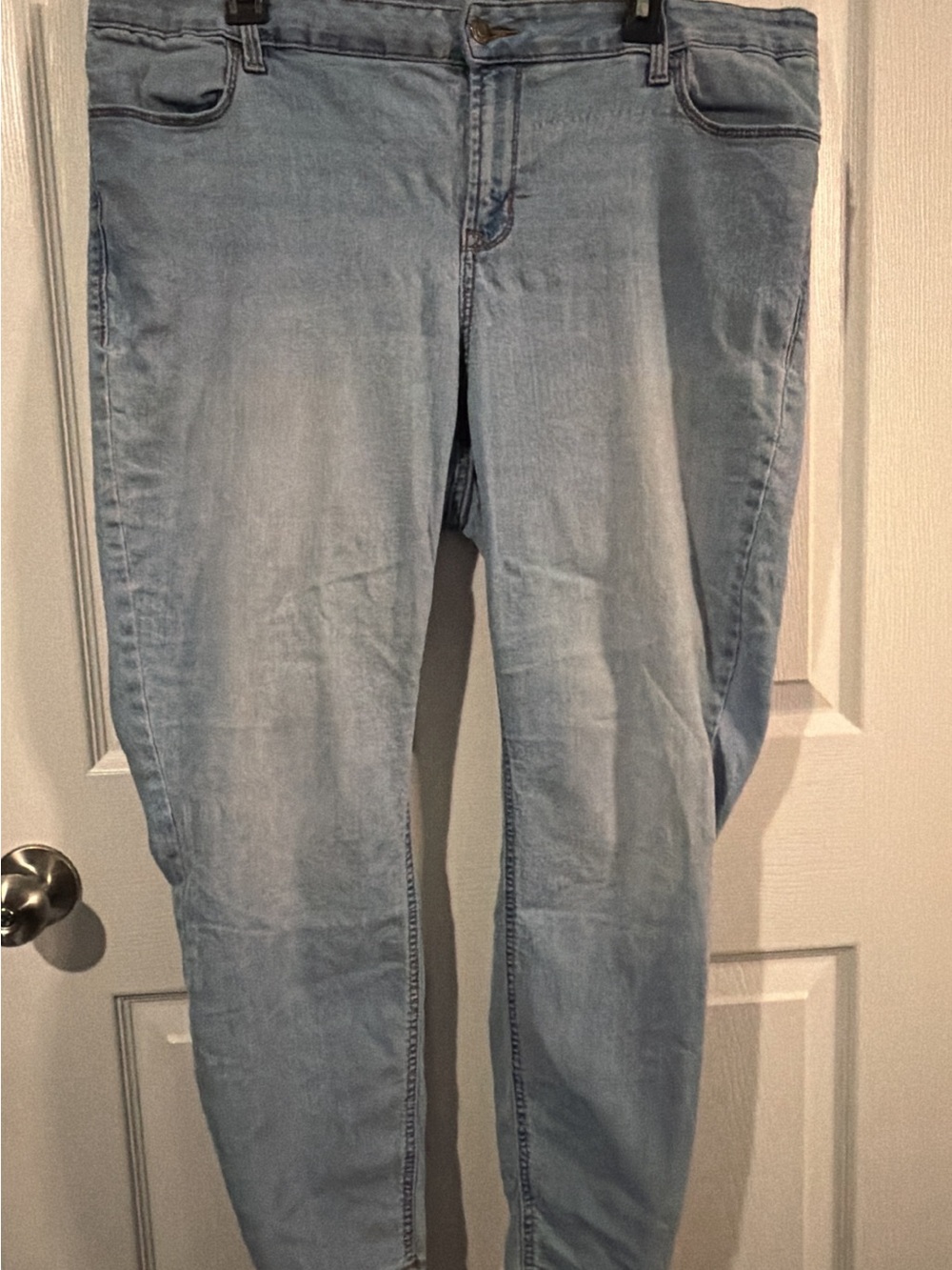American Eagle Outfitters Light Wash Skinny Jeans
